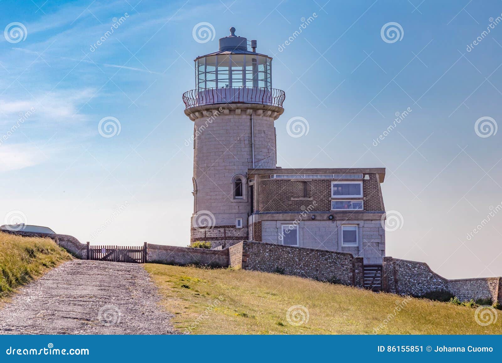 Belle Toute Lighthouse en Sussex del este, Inglaterra. El faro que se ha movido y ahora es un hotel Adquirido una última hora de la tarde soleada en junio