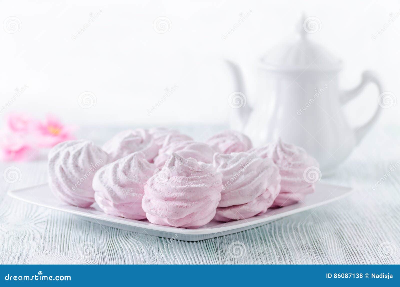 Belles Meringues De Rose De Pastel Zéphyrs Guimauves Et Un