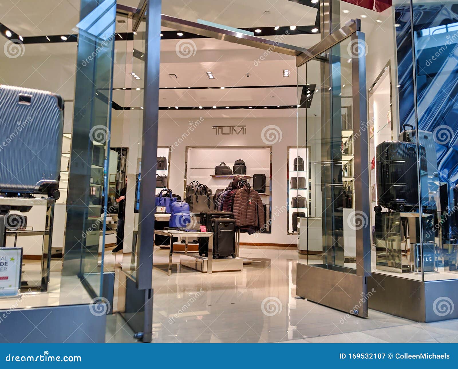 Store Front View of a Tumi Luggage Store Inside the Bellevue Square Mall  Editorial Photography - Image of front, designer: 169532107