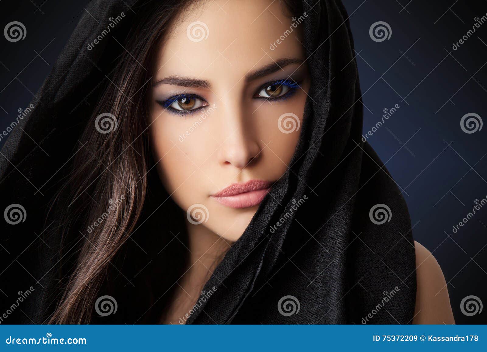 Belleza Exótica De La Mujer Imagen de archivo Imagen de belleza