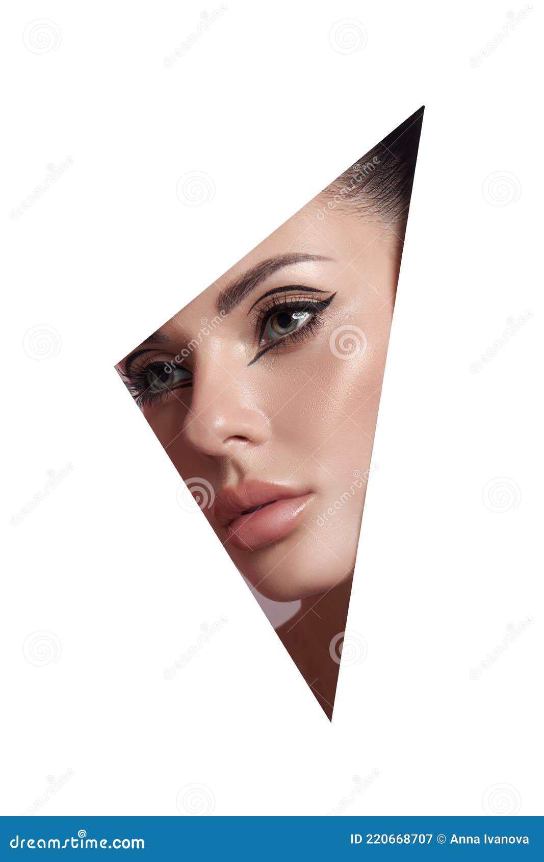 Belleza Maquillaje Mujeres Ojo Cejas Pestañas Y Labios En Un Agujero  Triangular Papel Fondo Blanco. Profesional Belleza Maquillaje Imagen de  archivo - Imagen de lipstick, agujero: 220668707
