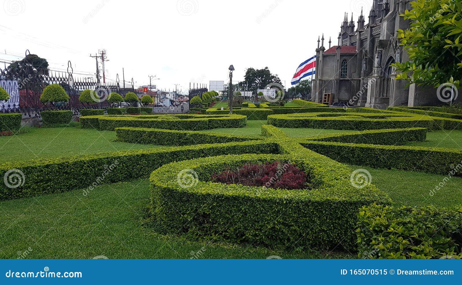 bello jardÃÂ­n de la catedral de coronado