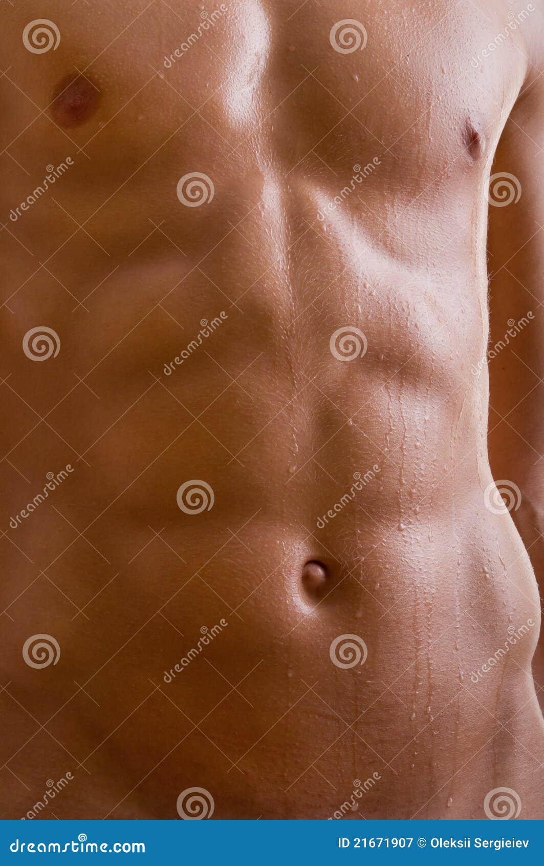Male outie belly button