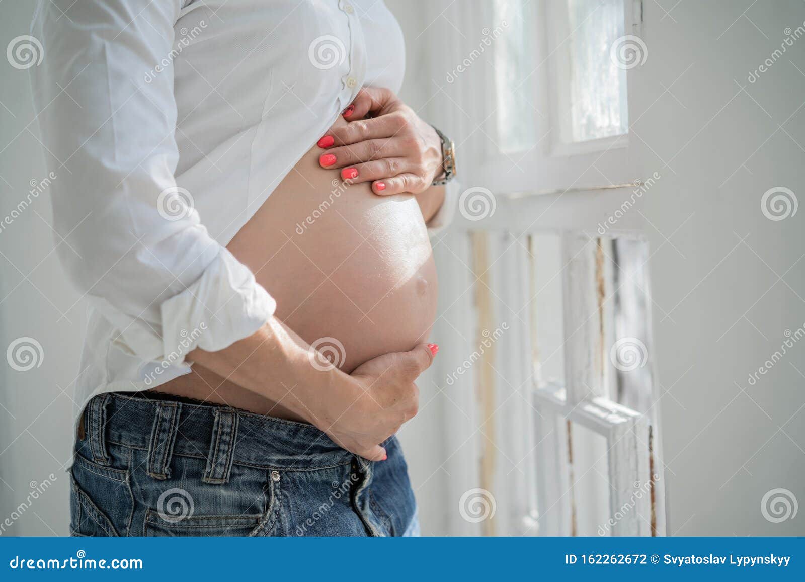 129 Pregnant Headphones Belly Close Up Stock Photos - Free & Royalty-Free  Stock Photos from Dreamstime