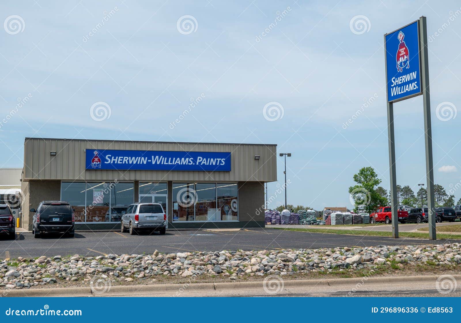 BEMIDJI, MN 3 JUN 2023 SherwinWilliams Paints Building and Sign