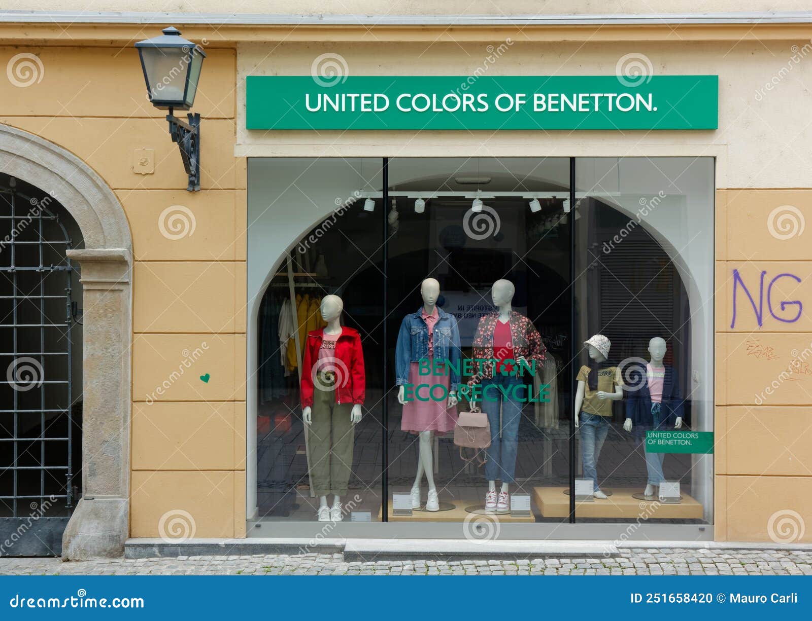 Benetton Clothing Store in Maribor Editorial Image - Image of elegant ...