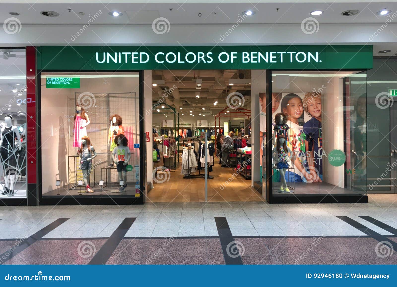 Benetton fashion store editorial image. Image of clothing - 92946180