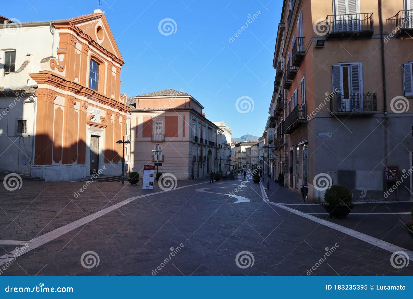 benevento - scorcio di corso garibaldi la mattina presto