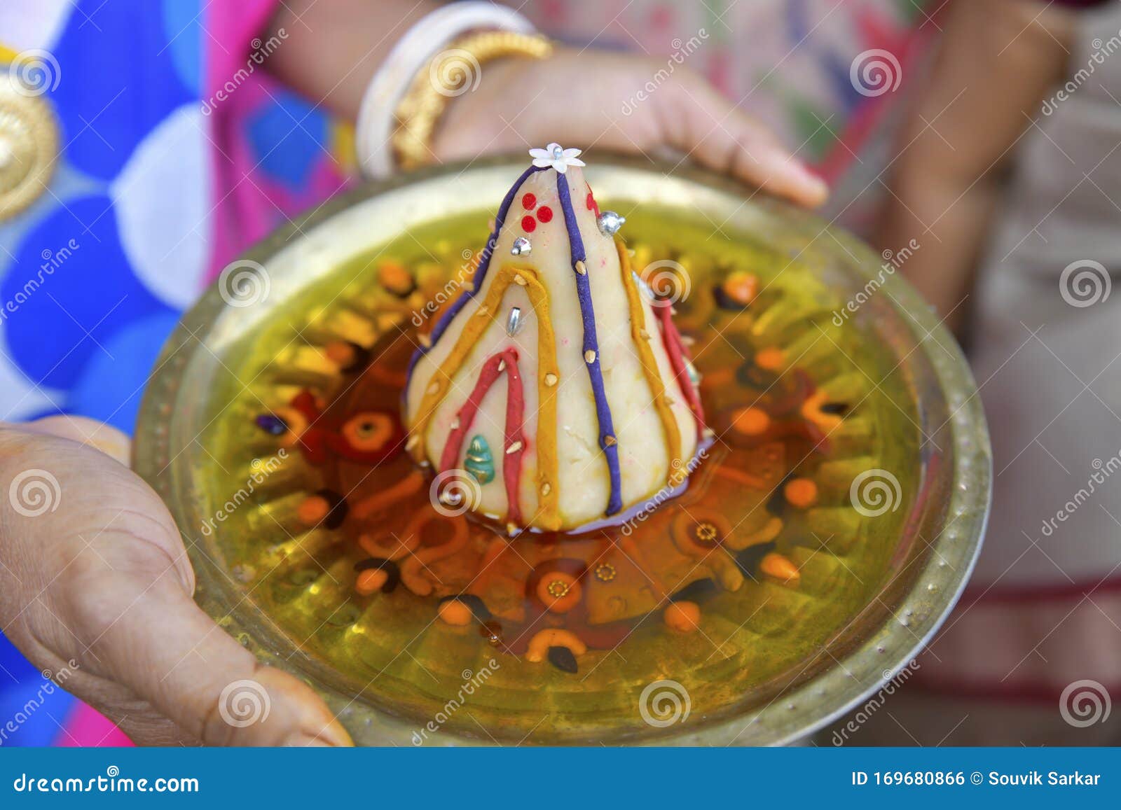 Bengali Marriage Rituals With Beautiful Decoration Of Chiri On A Brass Plate With Musterd Oil For Bride And Groom In India Stock Photo Image Of Main Friends 169680866