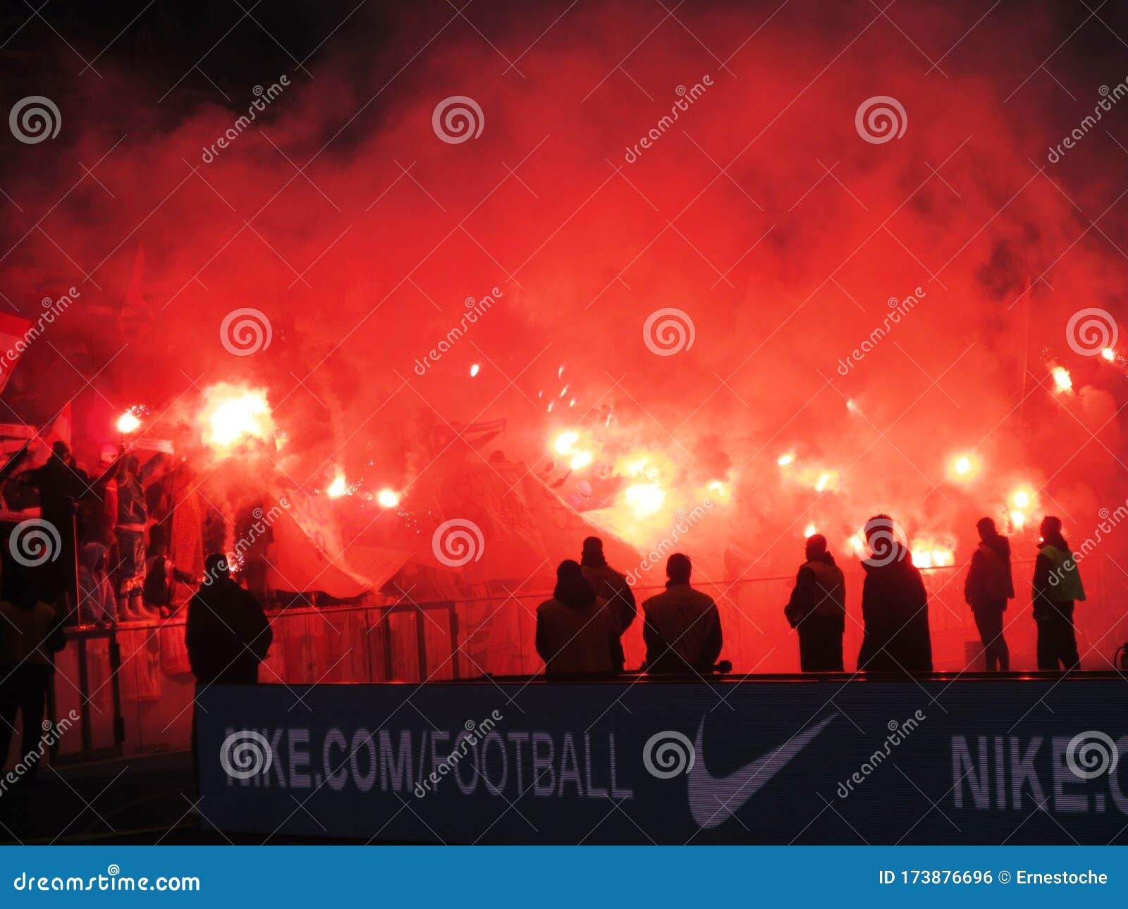 https://thumbs.dreamstime.com/z/bengalos-soccer-game-173876696.jpg