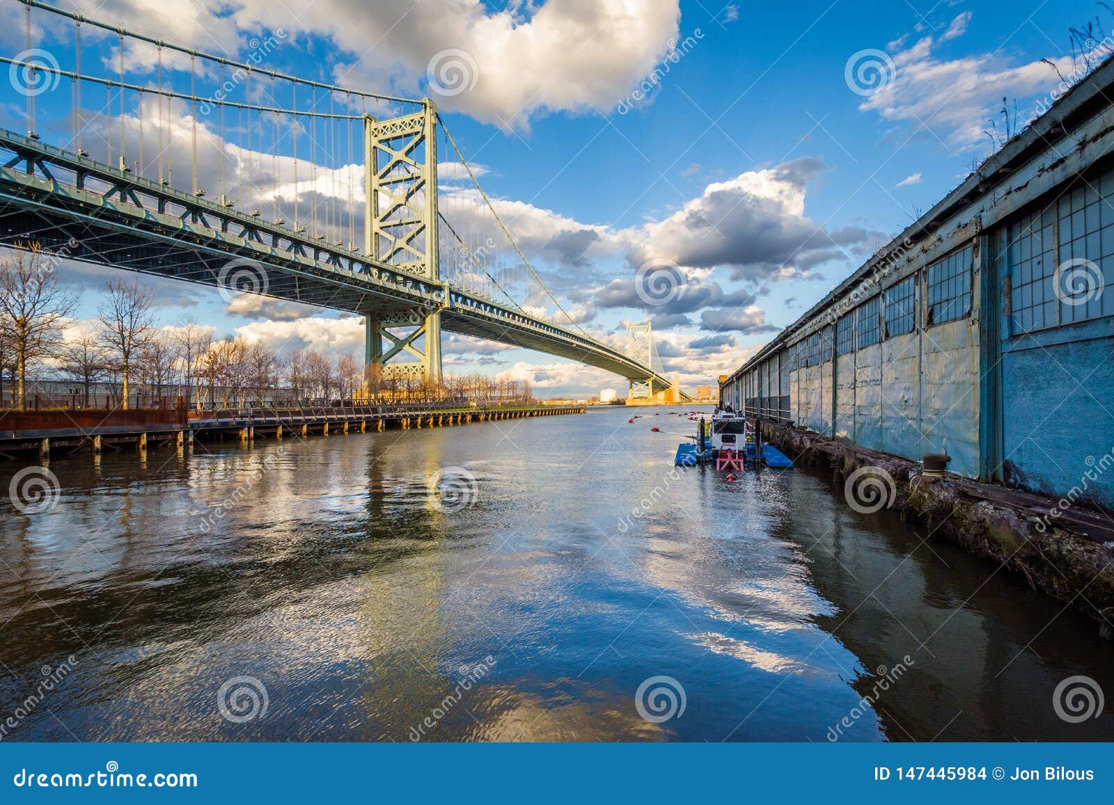 Benjamin Franklin Bridge Y El Río Delaware En Philadelphia