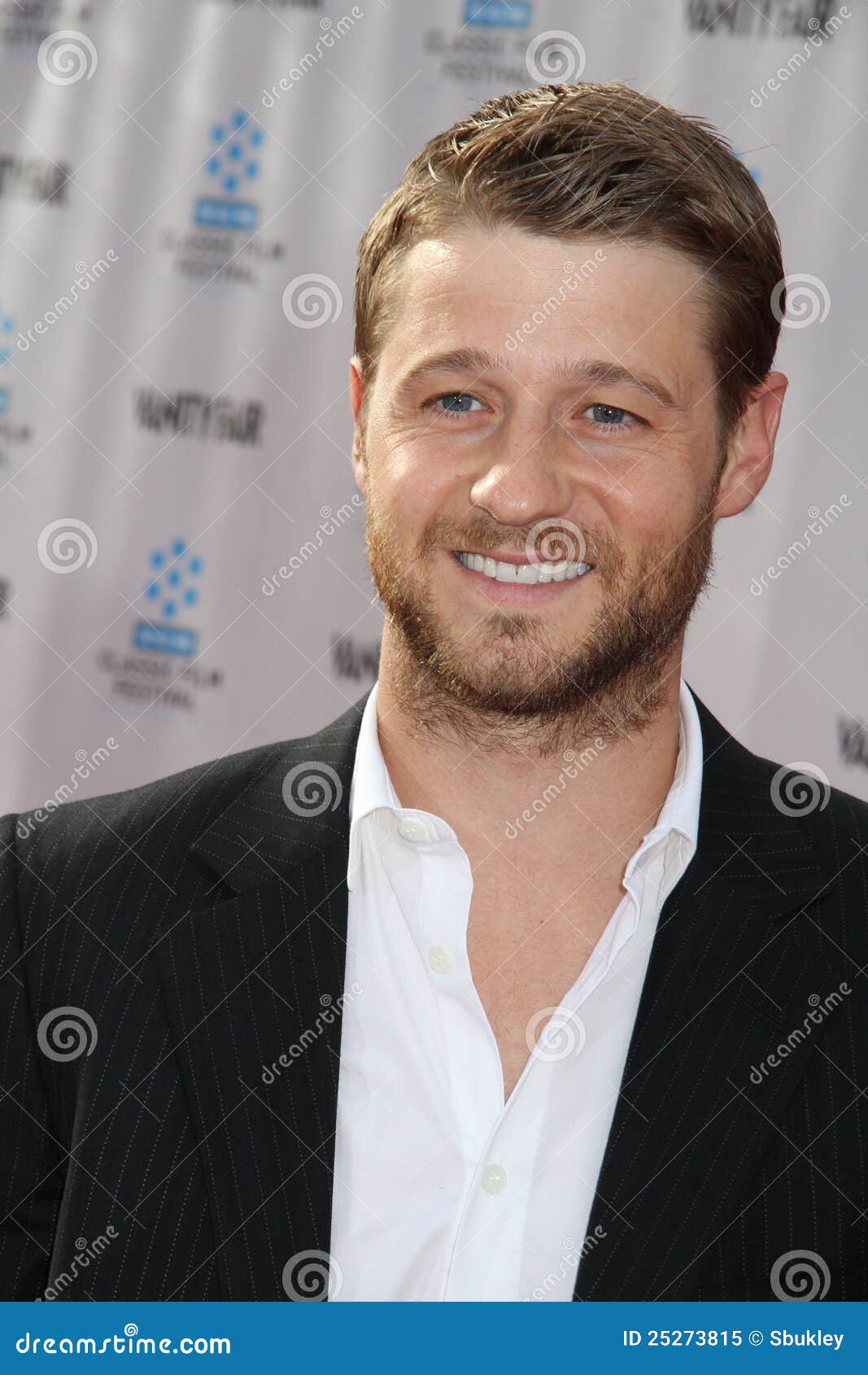 Benjamin McKenzie al Premiere di ripristino di anniversario del cabaret quarantesimo come componente del galà classico della serata di inaugurazione di festival di pellicola di 2012 TCM, teatro cinese, Hollywood, CA 04-12-12