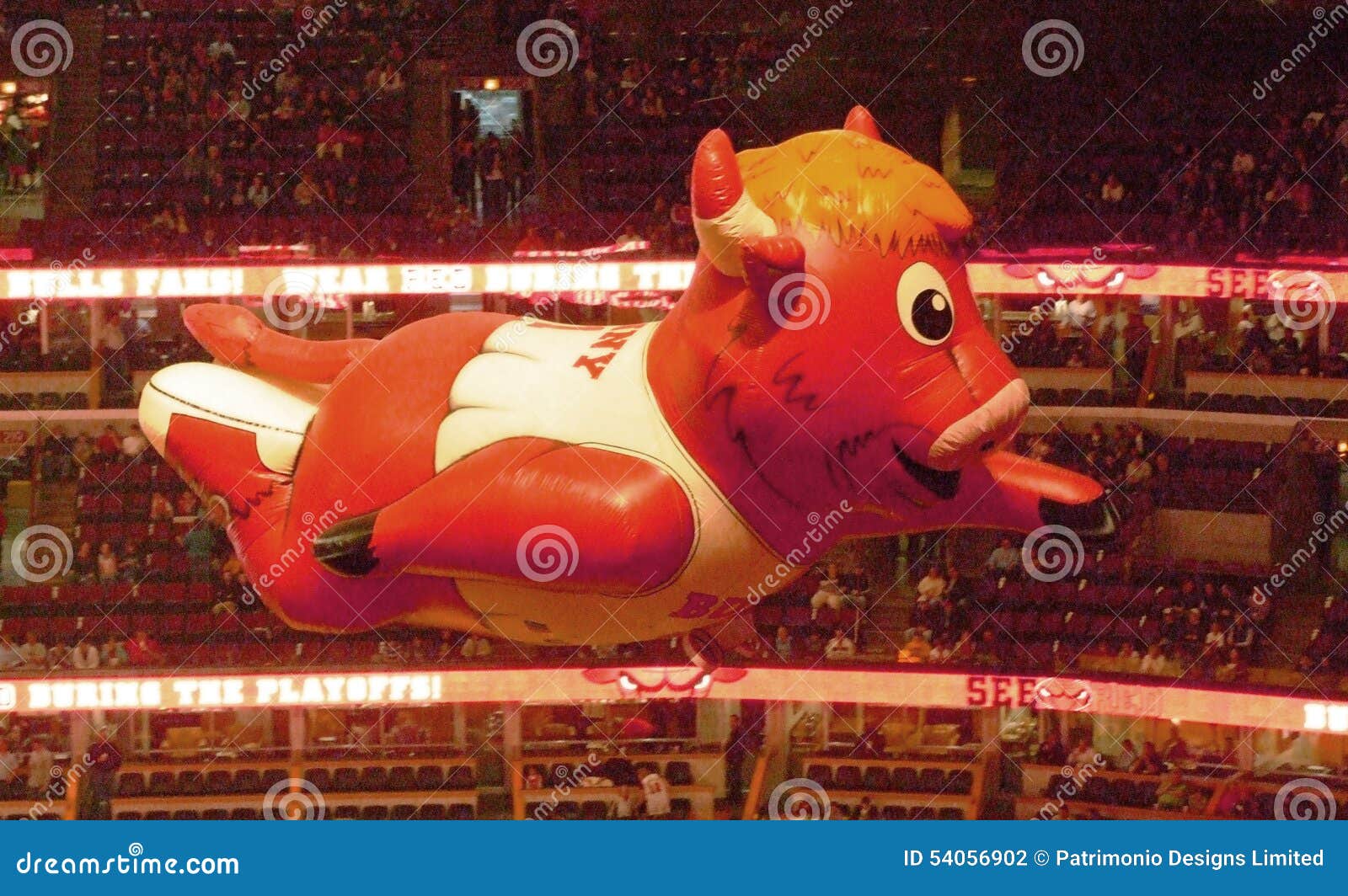 Benny the Bull Flying United Center Editorial Photography - Image of  center, sports: 54056902