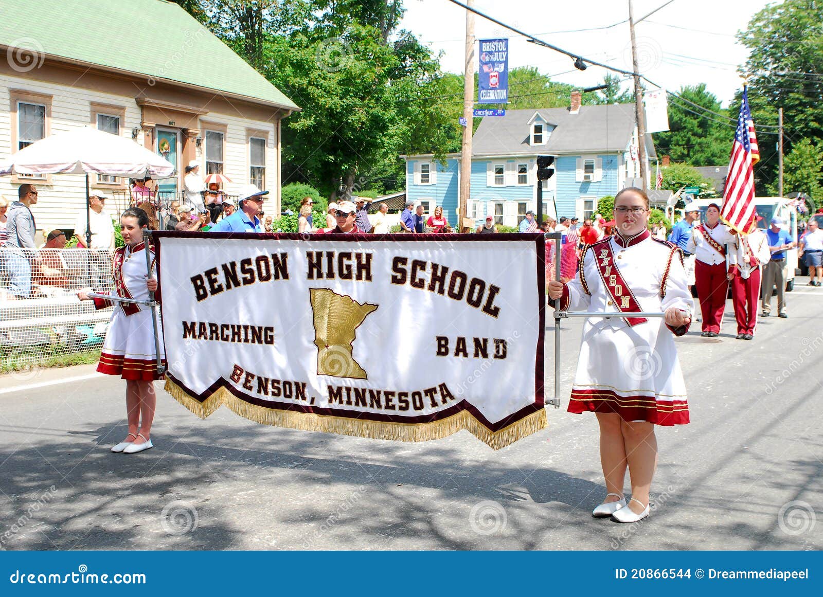 Benson School-Blaskapelle, Benson, Mangan. Kursteilnehmer Benson der Highschool in Benson, Mangan-Marsch im Bristol 2011, 4. der Juli-Parade, Bristol, Rhode Island.