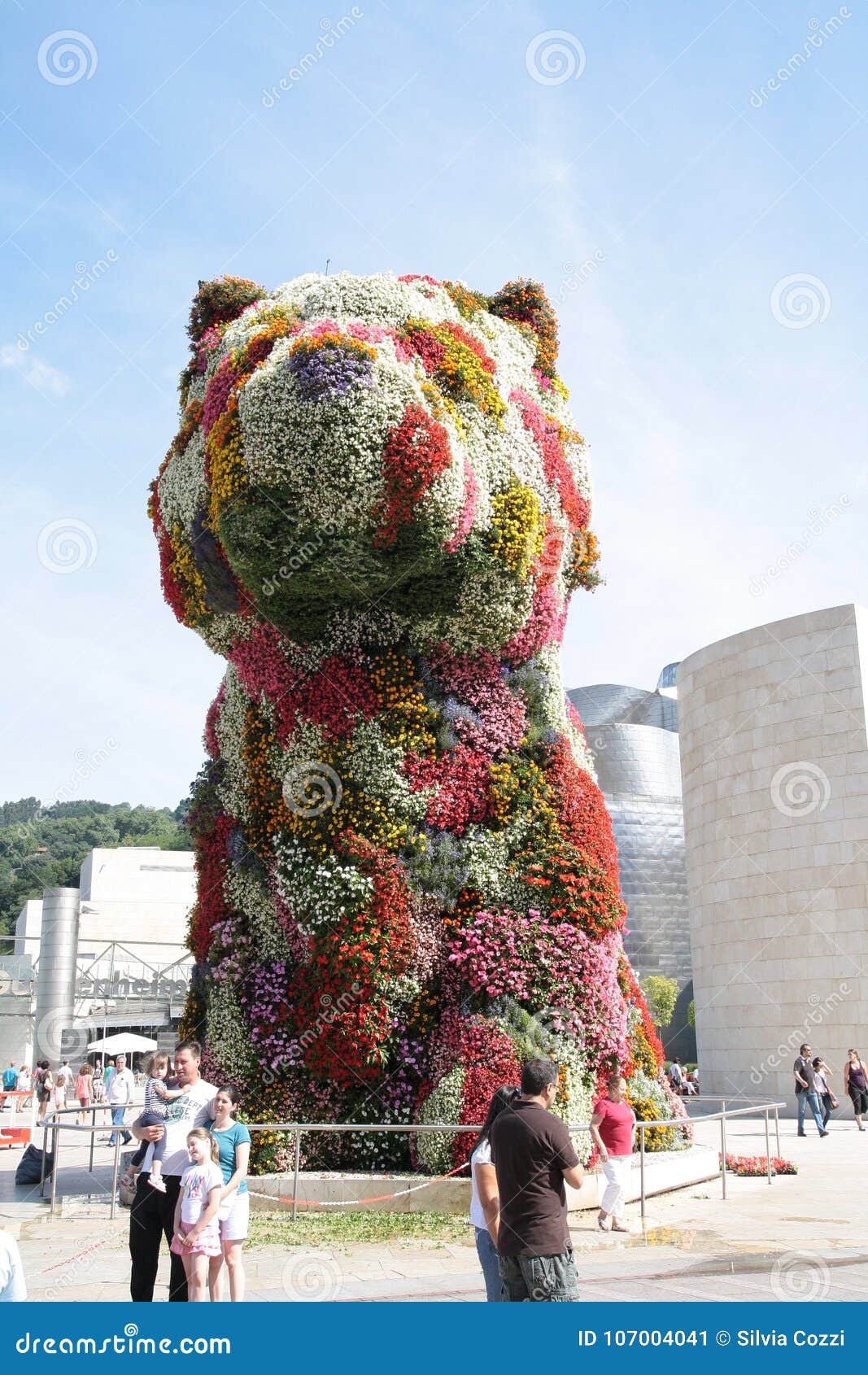 Bedstefar Jane Austen Udvej Berühmter Hund Blüht Skulptur ` Das Welpe ` Durch Jeff Koons, Bilbao  Redaktionelles Foto - Bild von mode, berühmt: 107004041