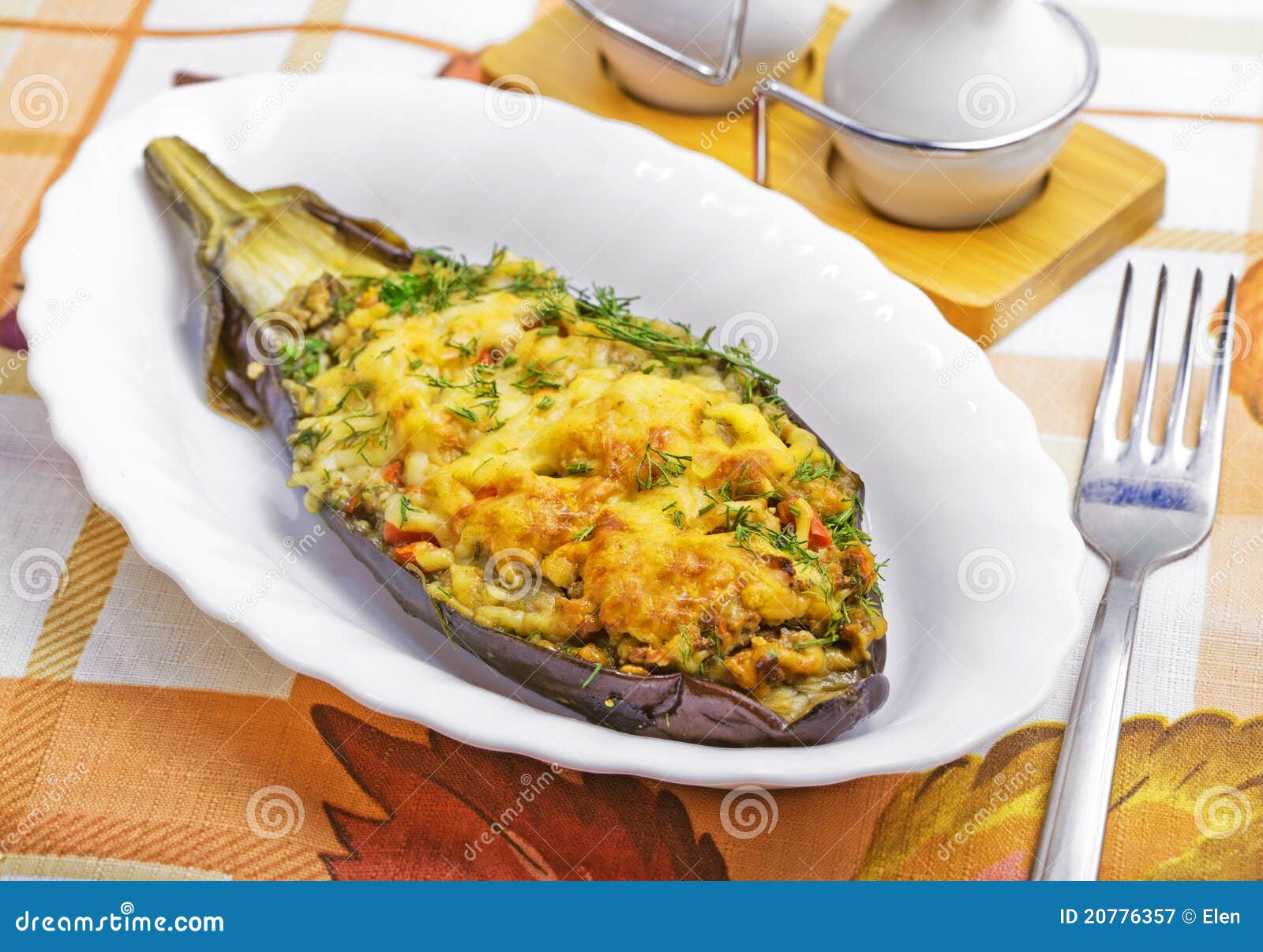 Berenjena cocida al horno imagen de archivo. Imagen de ...