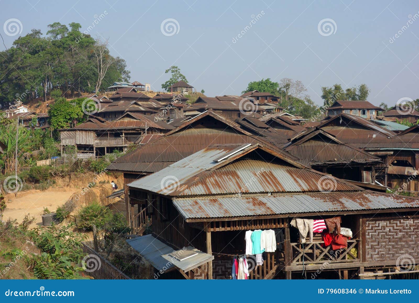 Bergby, Shantillstånd, Myanmar. Bergby i Shantillstånd, bredvid Kyaukme, Myanmar