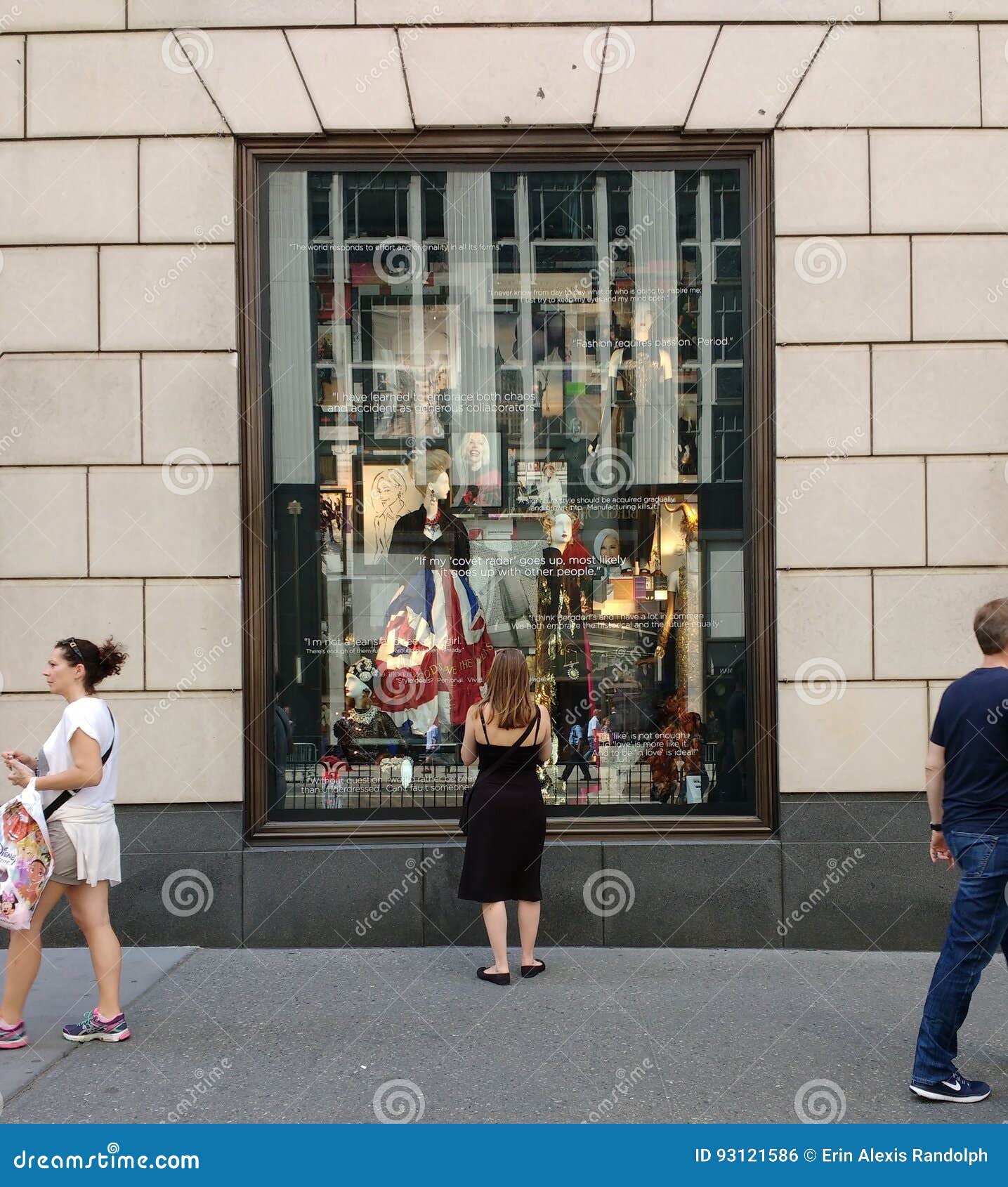 Bergdorf Goodman Display Window, New York City, NY, USA Editorial Photo -  Image of fashionable, fashion: 93121586