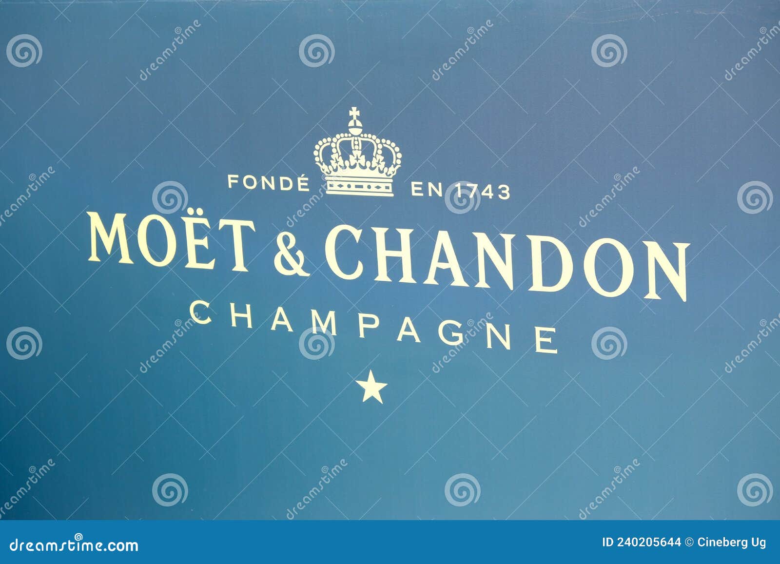 moet and chandon logo