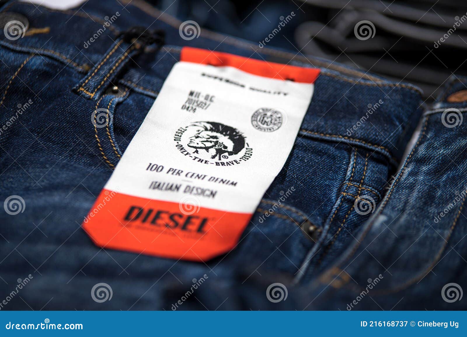 Diesel 2020 D-Viker Jeans Straight Fit in Light blue | JEANS.CH