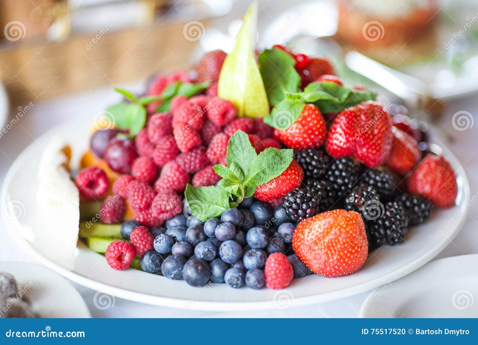berries.antioxidants, detox diet, organic fruits.
