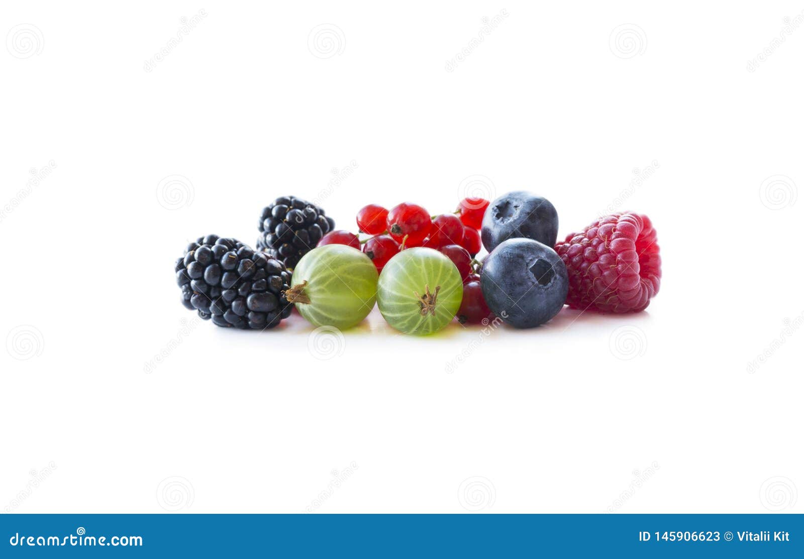 Berries Isolated on White Background. Ripe Blueberries, Blackberries ...