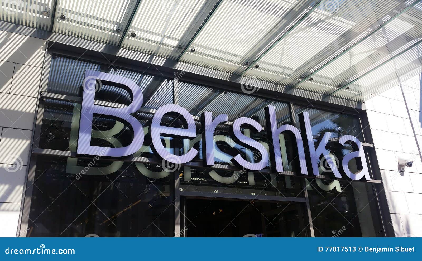 Bershka Logo editorial stock photo. Image of model, clothing - 77817513