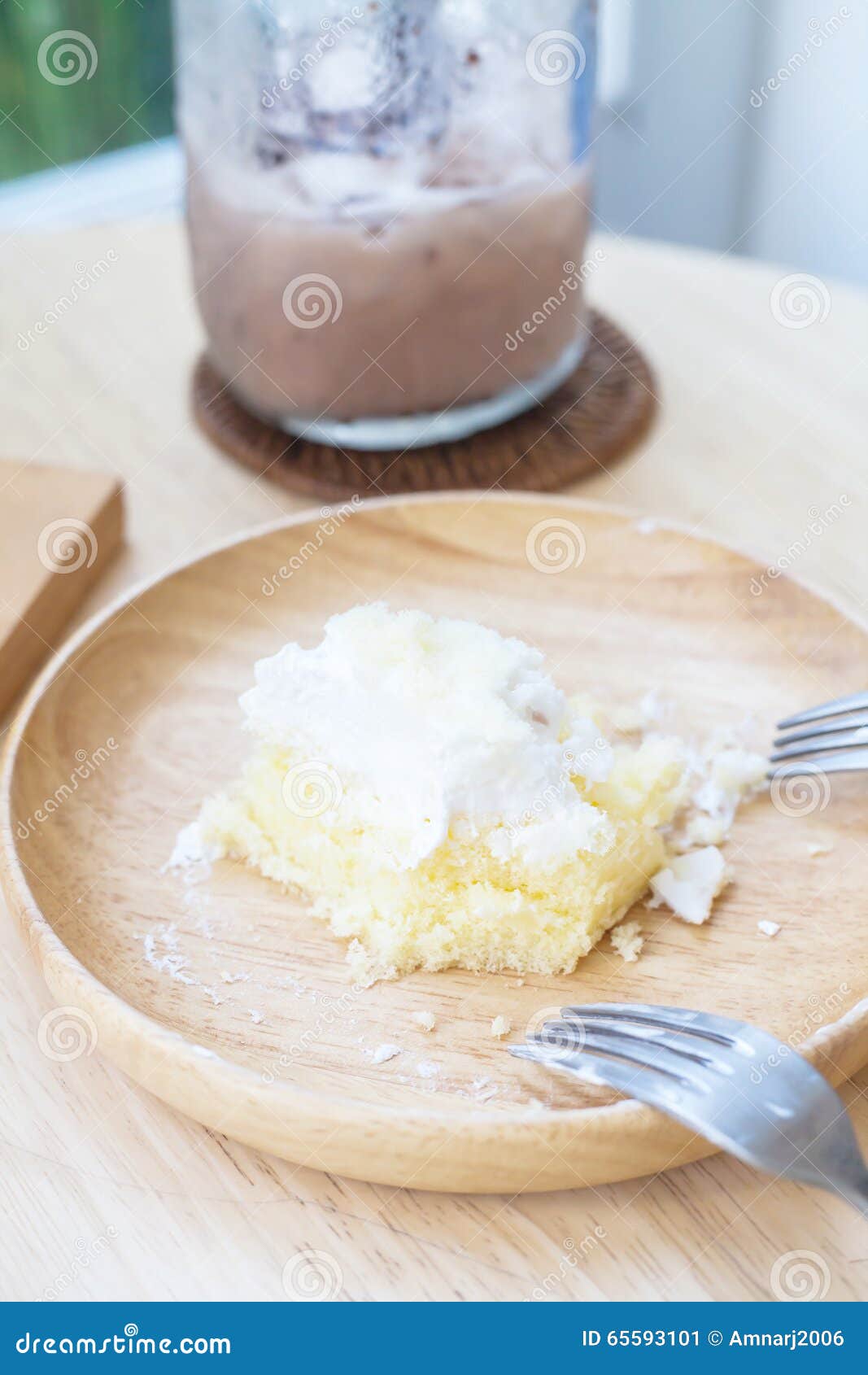 Beschmutzte Kuchenplatte Auf Holz Stockbild Bild Von Kuchen Mucky 65593101