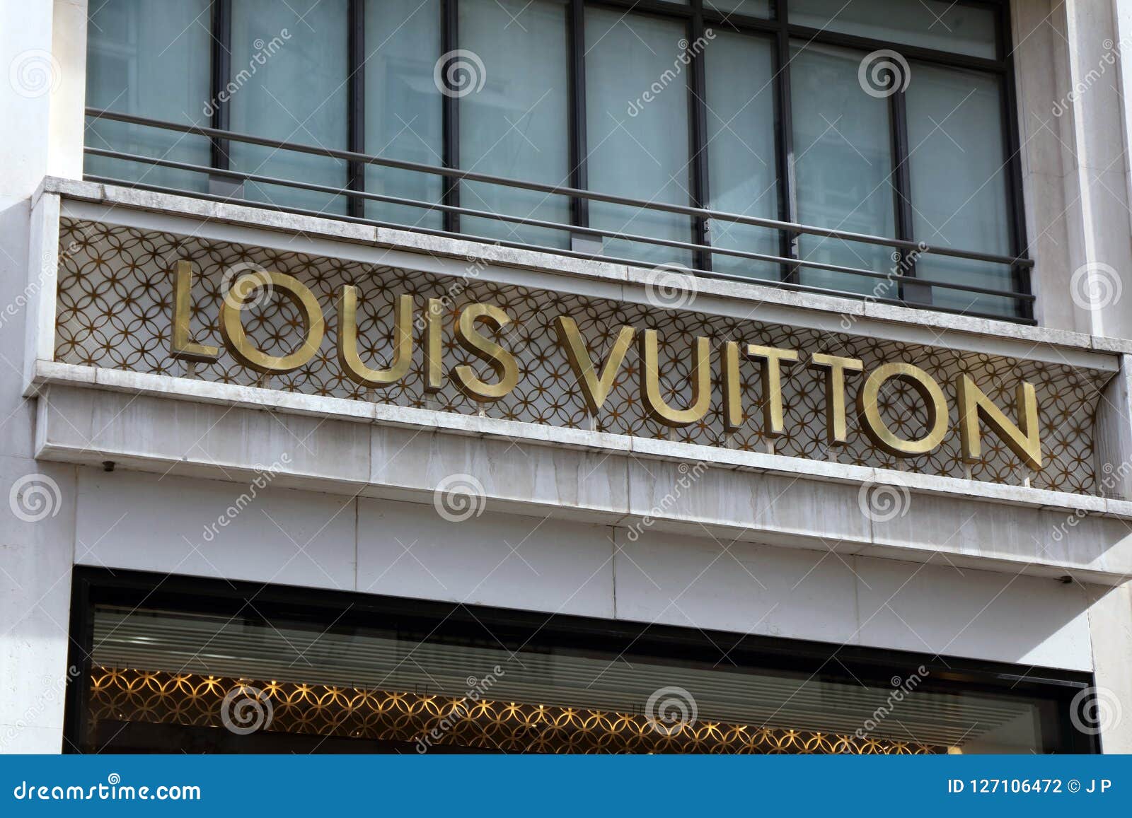 Beschriftet Louis Vuitton Auf Einer Wand Redaktionelles Stockfotografie -  Bild von haus, berühmt: 127106472