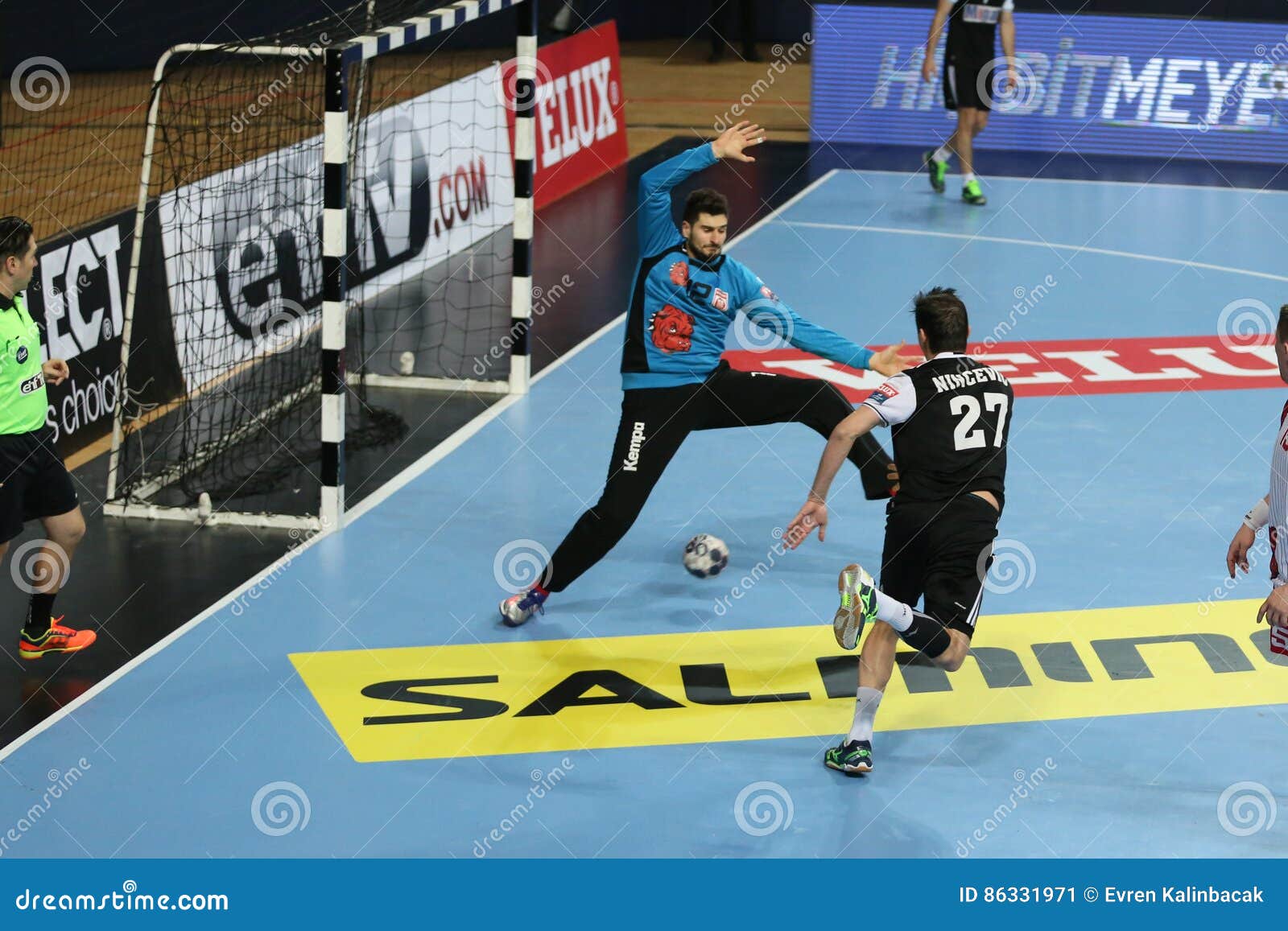 Besiktas MOGAZ HT and Dinamo Bucuresti Handball Match Photo - Image of sport, mogaz: 86331971