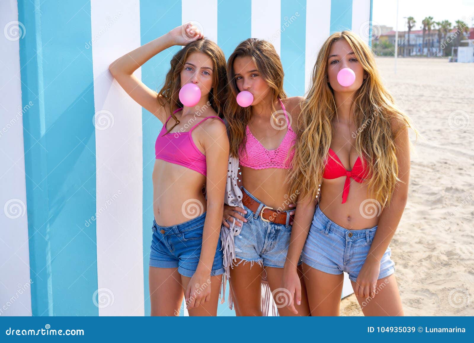 best friends teen girls group bubble gum