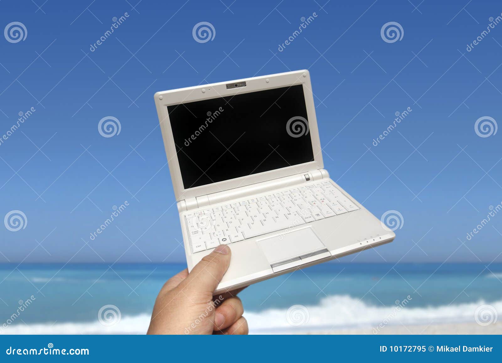 Bianco Del Computer Portatile Della Spiaggia Piccolo Immagine Stock -  Immagine di spiaggia, piccolo: 10172795