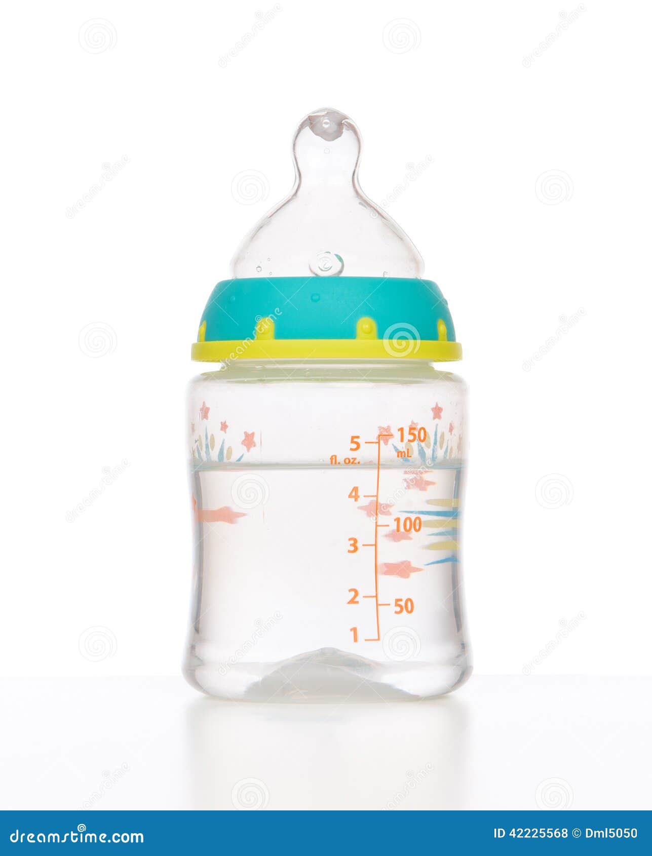 Biberon De Bébé Infantile D'enfant Avec De L'eau Potable Photo