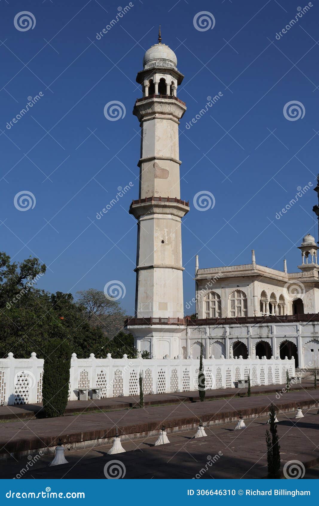 minaret, bini-ka maqbaba mausoleum, aurangabad, maharashtra, india