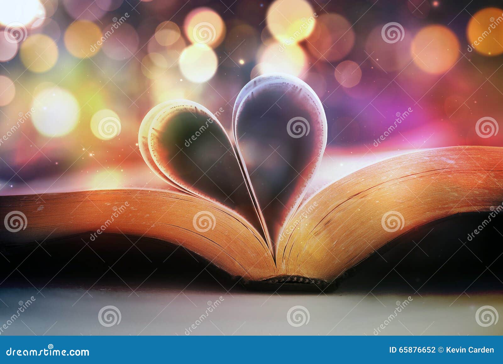 Biblia y corazón foto de archivo. Imagen de valentinas 65876652