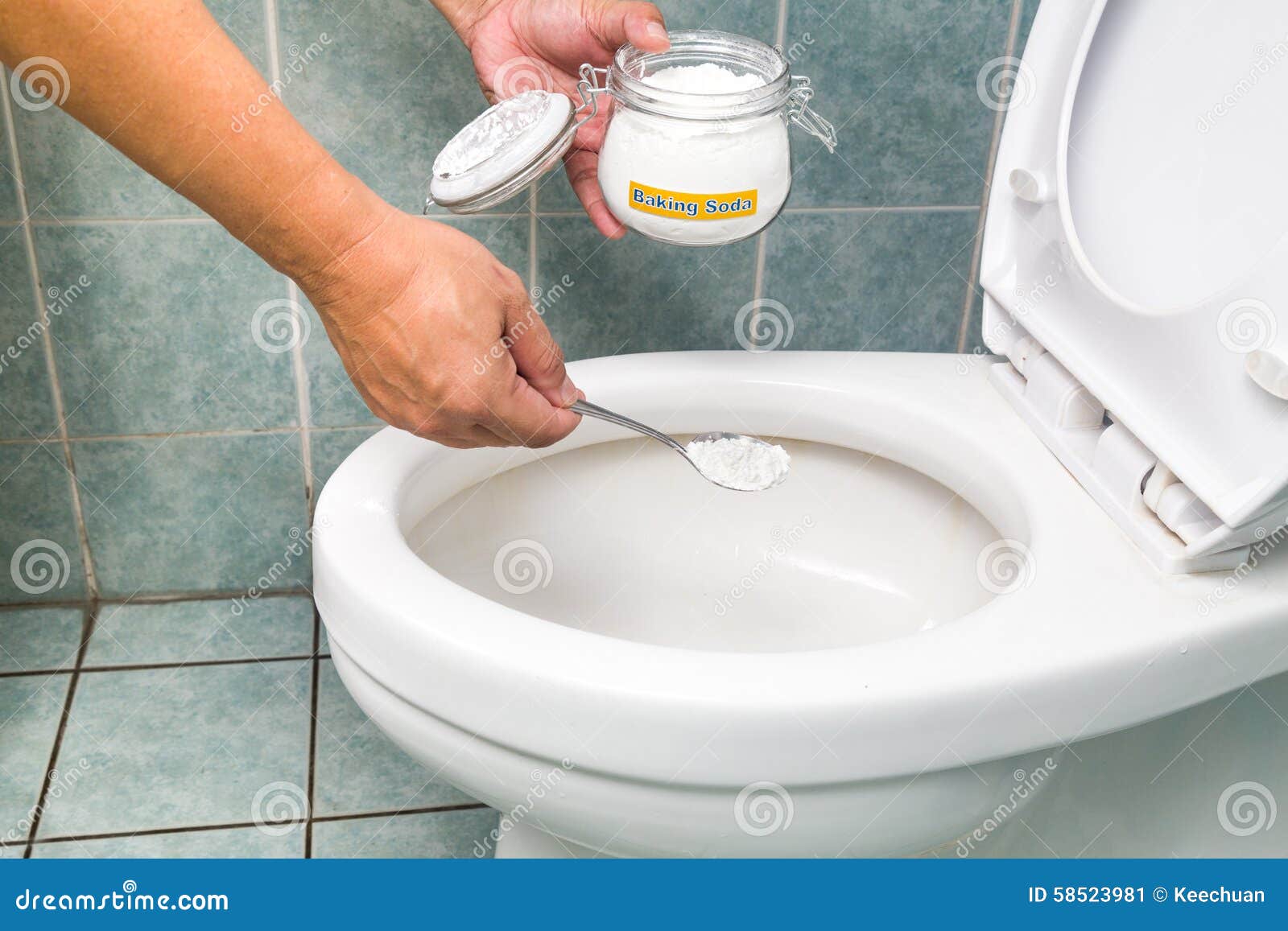 Bicarbonato di sodio usato per pulire e disinfettare la ciotola di ... Bicarbonato come disinfettante