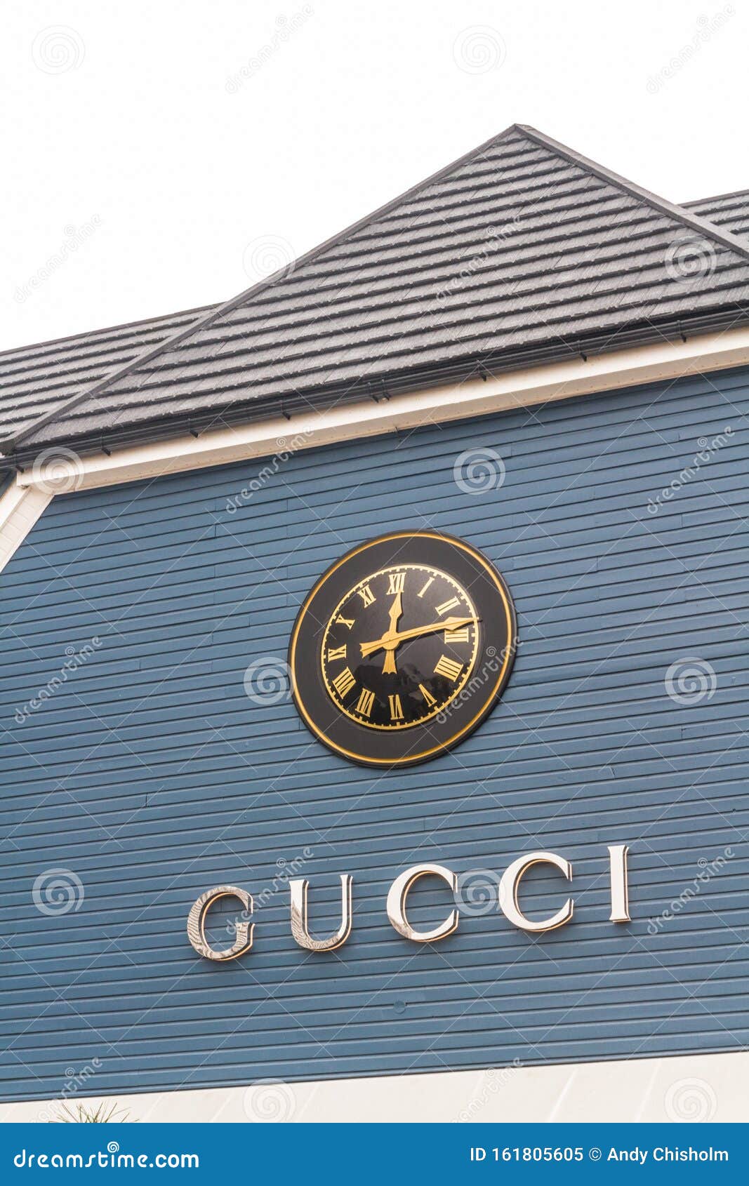 gucci bicester village opening hours