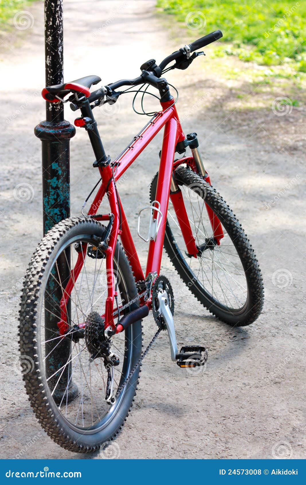 Bici Roja Que Se Cerca Del de archivo - Imagen de exterior, sano: