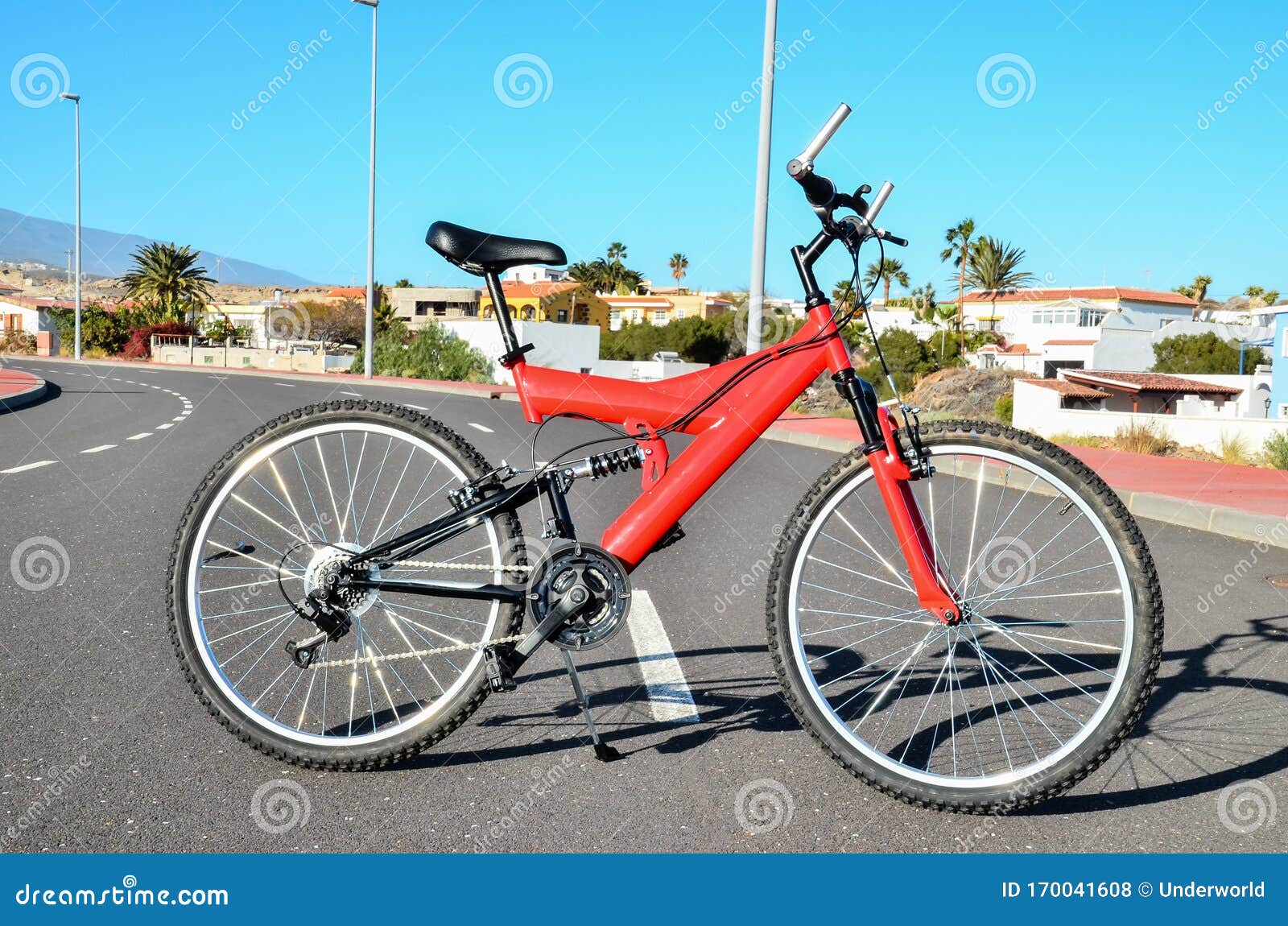 Bicicleta De Montaña De Completa Foto de archivo Imagen de camino, equipo: 170041608