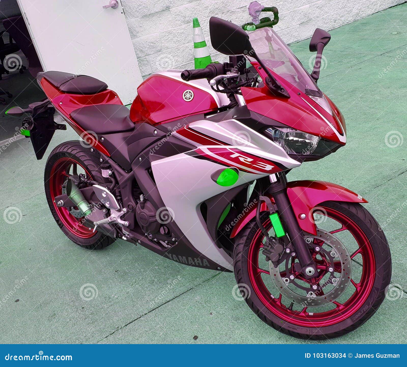 Bicicleta de YAMAHA R3 imagem de stock editorial. Imagem de azul - 103163034, image size:1600x1442