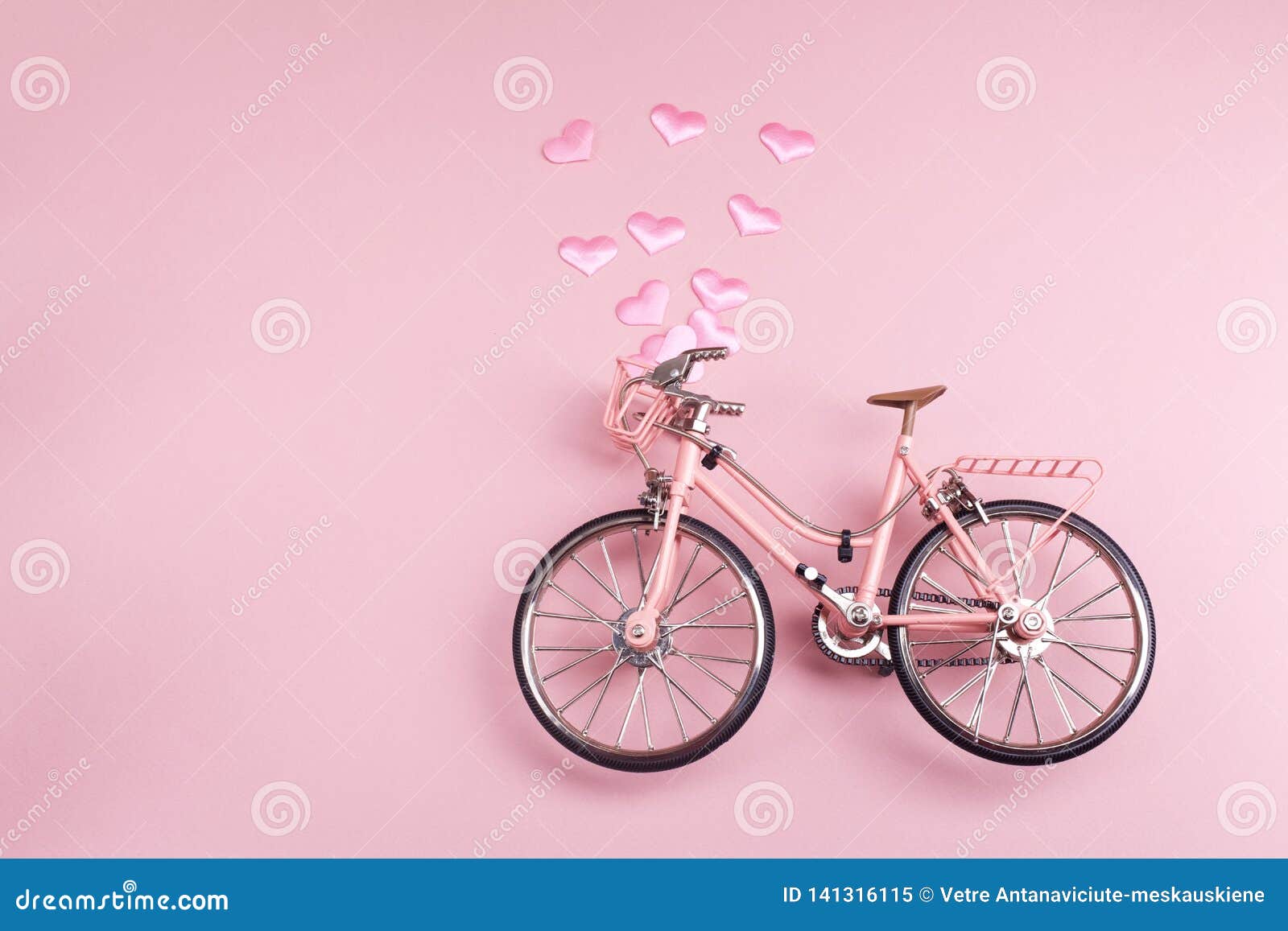 Bicicleta Rosada En Fondo Rosado Concepto Mínimo En Colores Pastel Del Estilo Visión Superior Imagen de archivo - Imagen de pedal, encadenamiento: 141316115 Bicicleta Rosada En Fondo Rosado Concepto Mínimo En Colores Pastel Del Estilo Visión Superior Imagen de archivo - Imagen de pedal, encadenamiento: 141316115