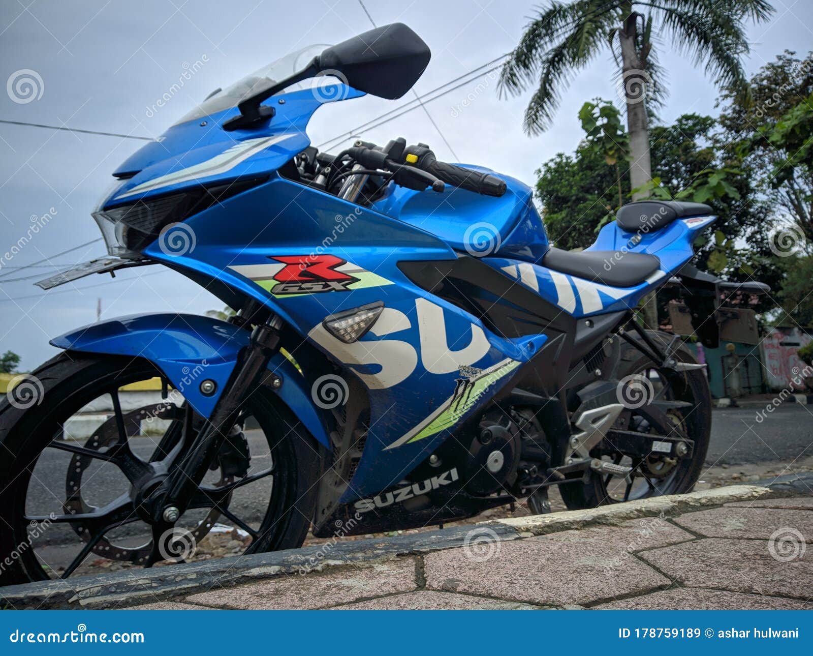 Bicicleta suzuki gsx r150 imagen de archivo editorial. Imagen de suzuki -  178759189, image size:1600x1290