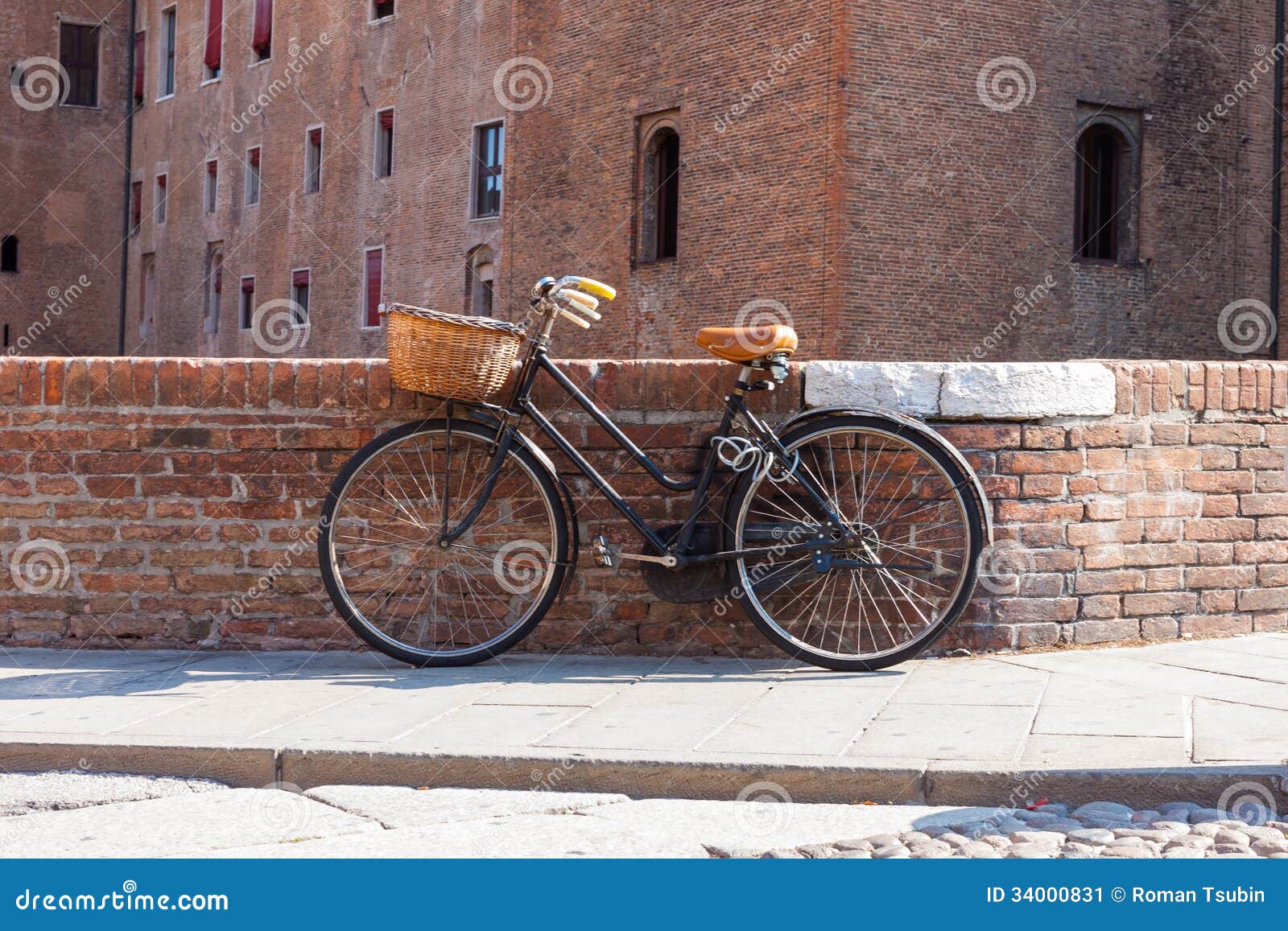 Bicicletas Antiguas Italianas Imagen de archivo - Imagen de sepia, asiento:  34000831