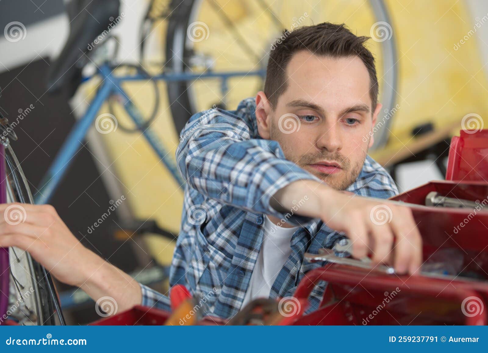 Bicycle assembler at work stock image. Image of bicycle 259237791