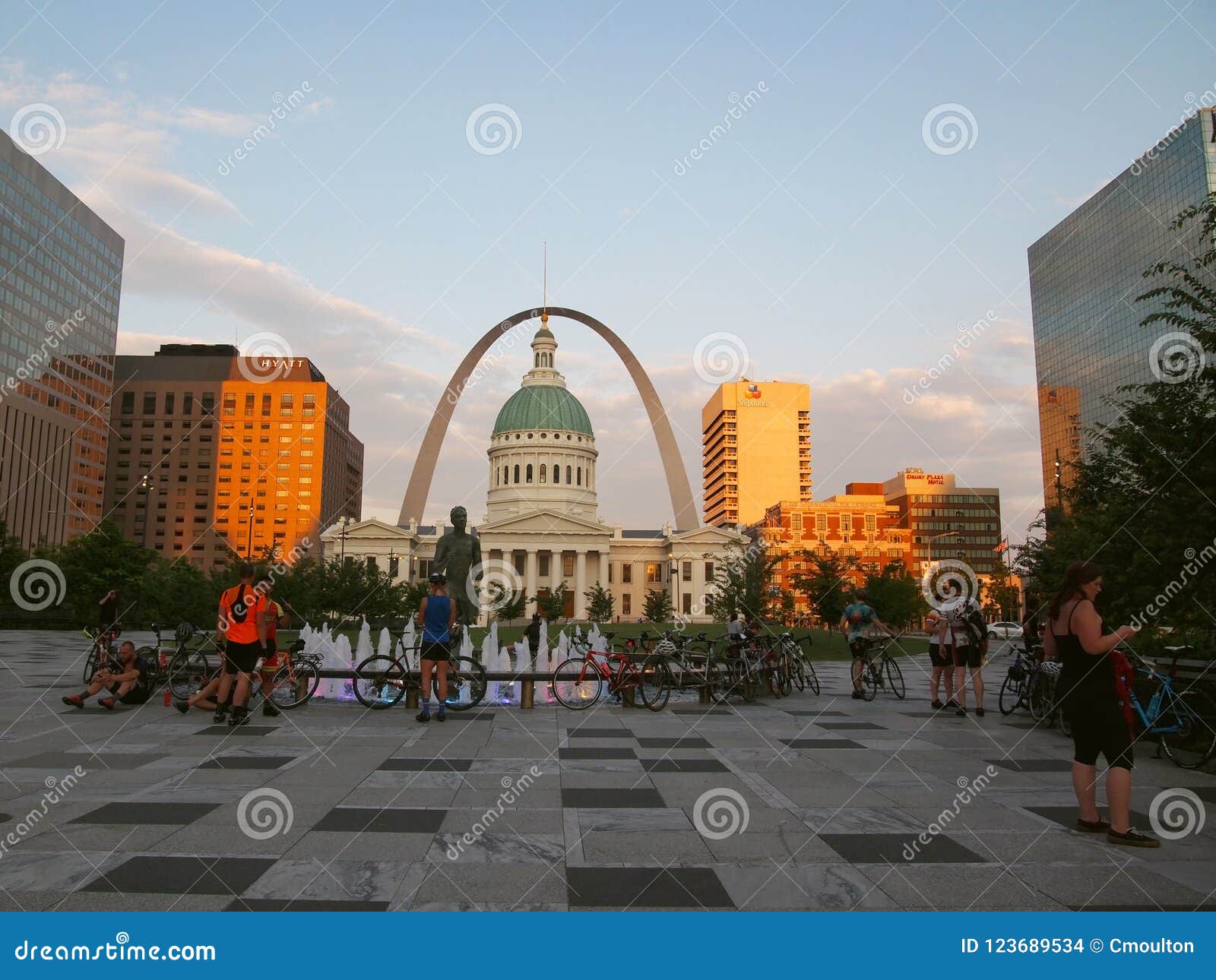Bicycle Meet Up In St. Louis Editorial Stock Image - Image of destination, bicycling: 123689534
