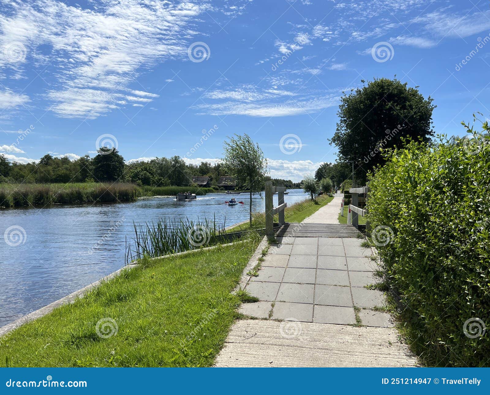bicycle path next to a canal towards kalenberg
