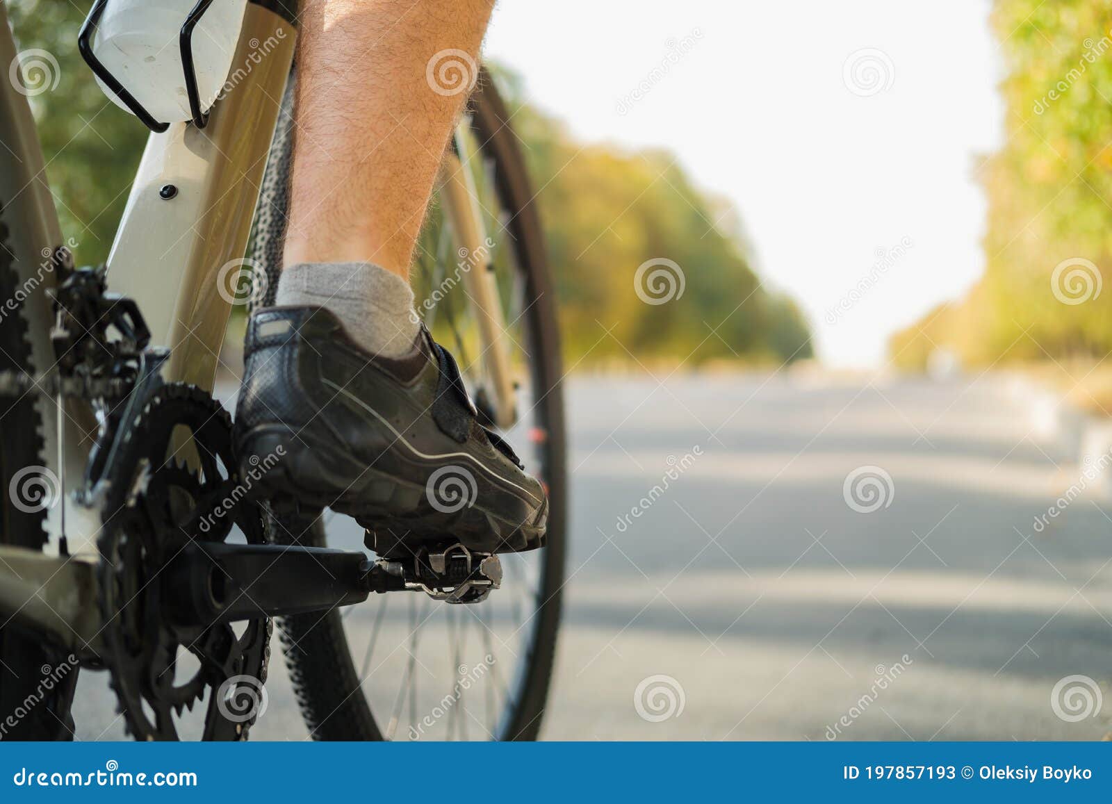 bicycle pedals and shoes