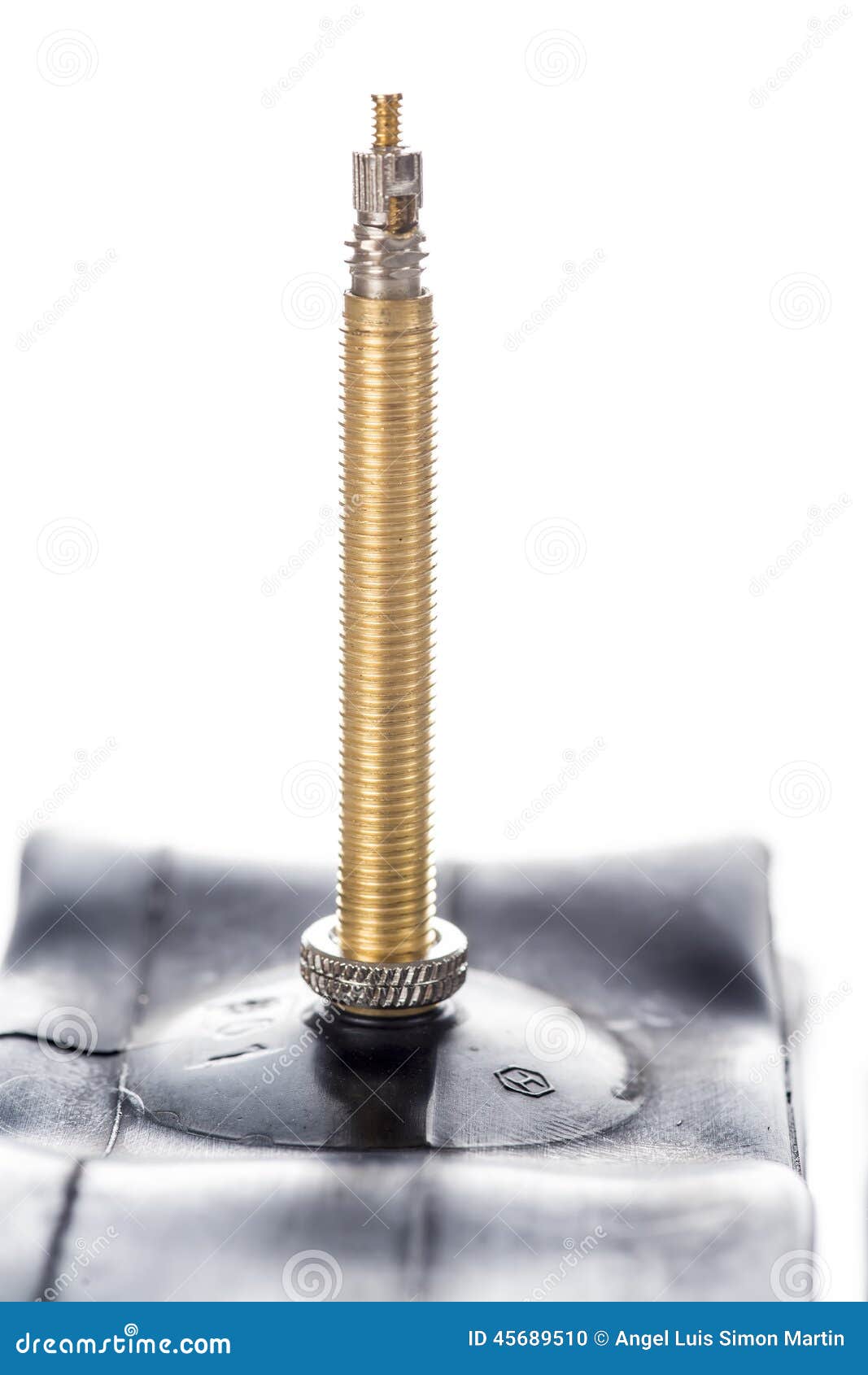 valve presta, sans bouchon anti-poussière et avec collier de tige, sur la  roue d'un vélo Photo Stock - Alamy