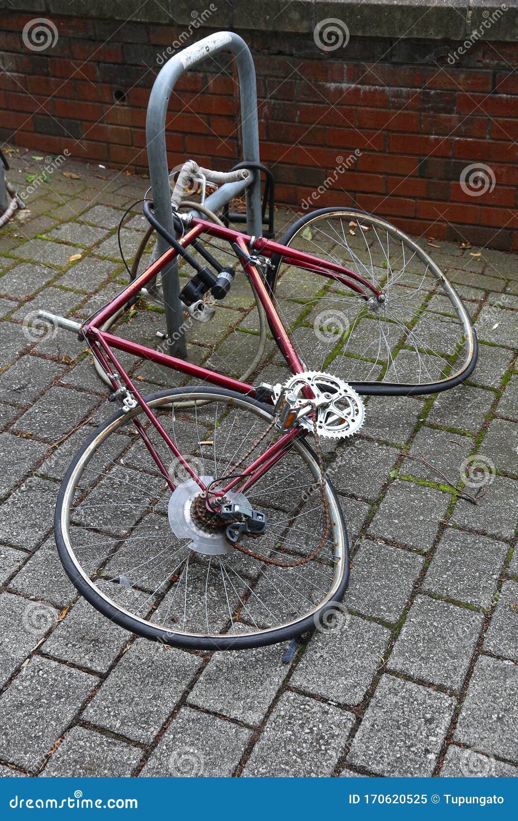 Bicycle wreck vandalized stock image. Image of urban 170620525
