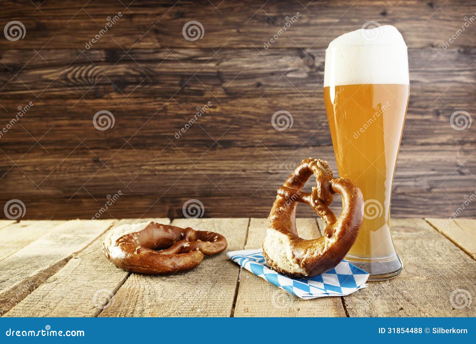 Bier Und Brezel, Oktoberfest Stockfoto - Bild von bier, deutsch: 31854488